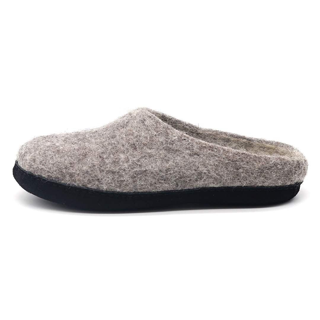 Women house shoes, felted wool natural slippers, Felted shoes Dots high quality / gray / silver/ white